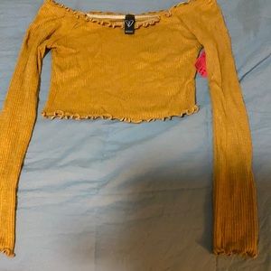 BNWT Crop Top. 🌷Trades Welcomed🌷